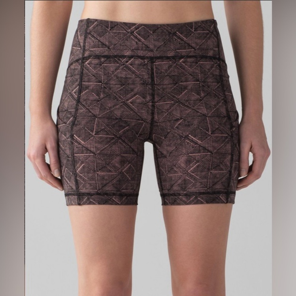 EUC 🍋 Lululemon Sole Training Short (6")